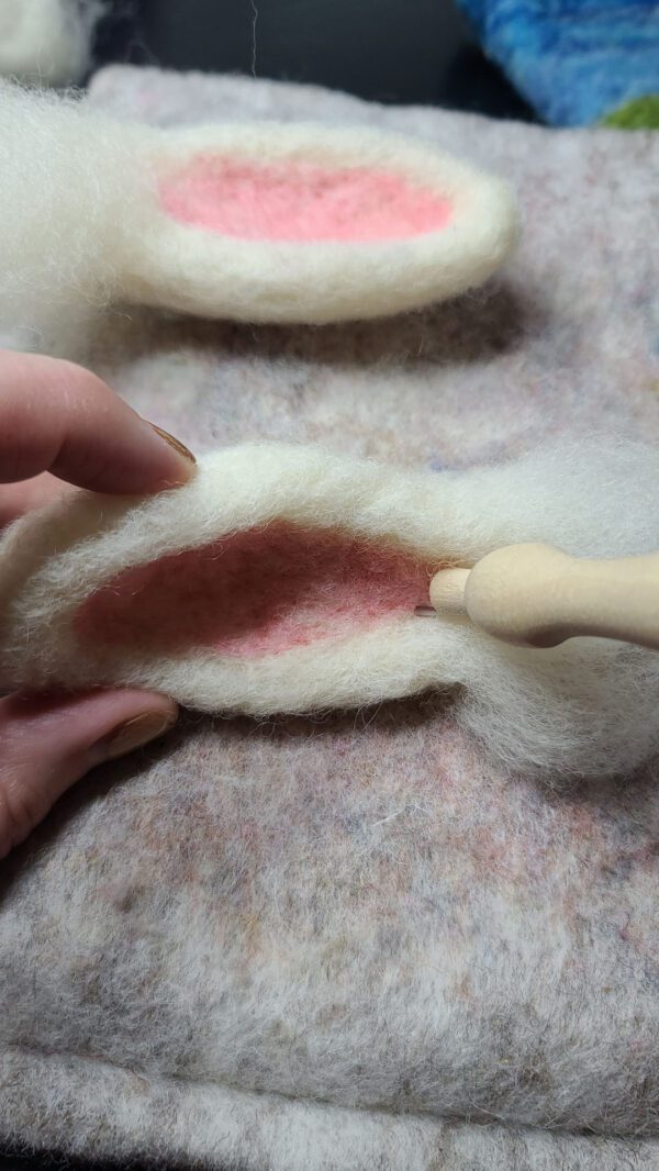 Take Hillary Dows online felting lesson to learn how to felt a sheep portrait out of wool.