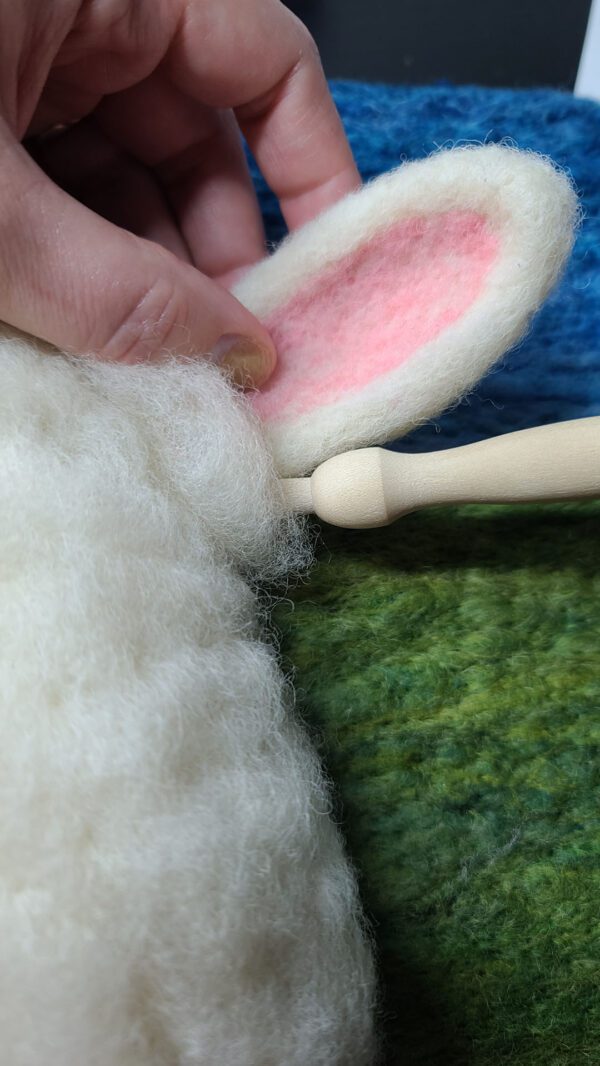 Take Hillary Dows online felting lesson to learn how to felt a sheep portrait out of wool.