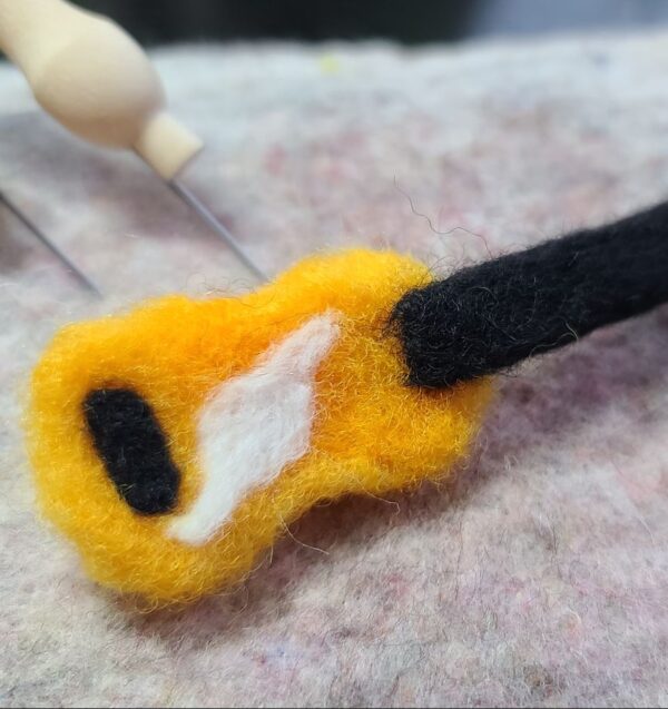 Needle-Felting-Lesson-Objects-Bass-Guitar-4